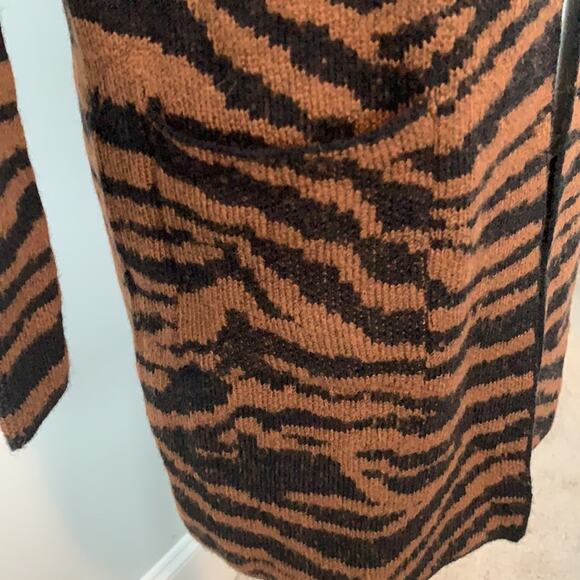 Nine West Open Front Tiger Print Long Cardigan Sweater Pockets Sz Medium MWT - Picture 3 of 8